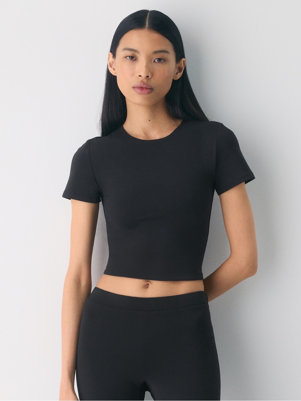 010 BABATON [Aritzia] Women’s Contour Marvel Crew Waist Tee - Black, Small